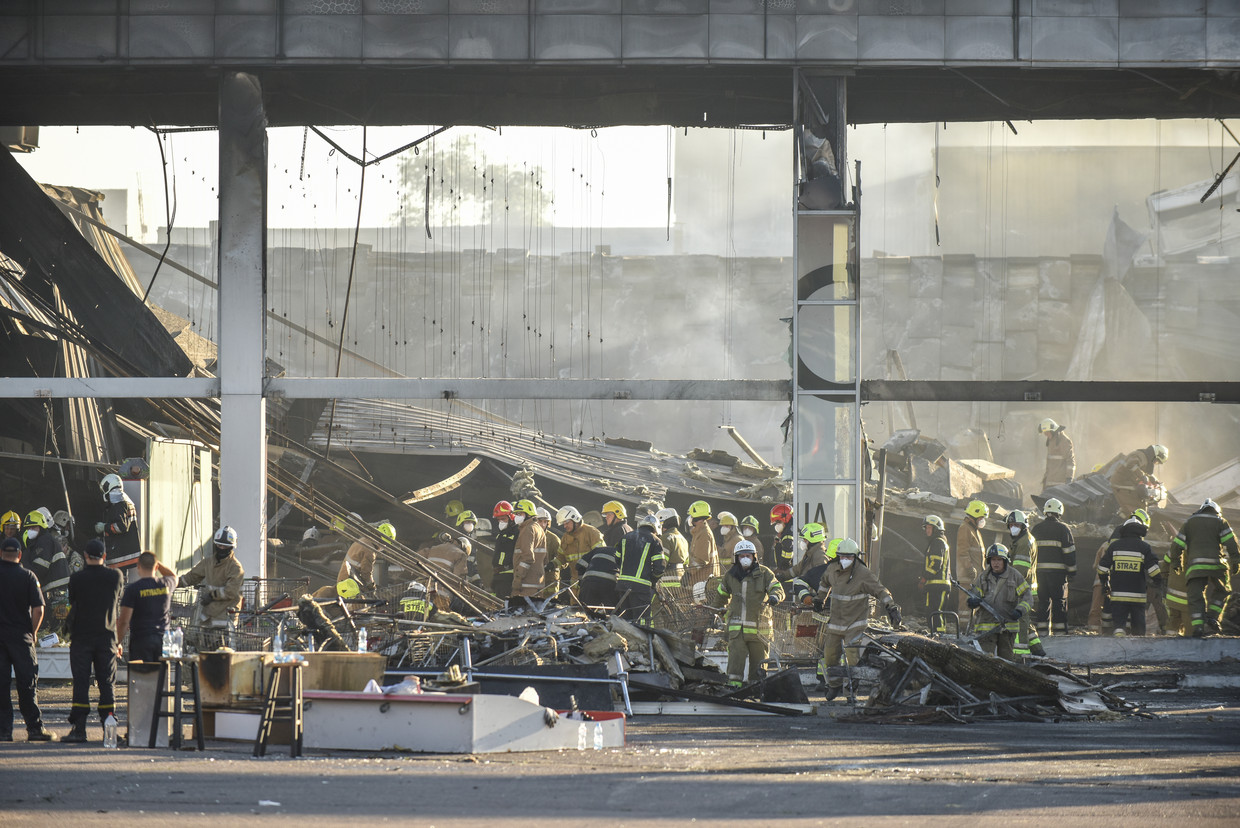 Firefighters at the bombed-out shopping center in Kremenchug.  ANP/EPA photo
