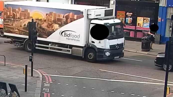 De vrachtwagen die de terreurverdachte zou hebben gebruikt om te ontsnappen uit de gevangenis in Londen.