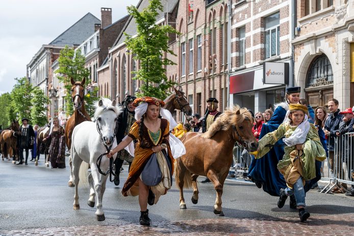 80-000-man-viert-met-twee-jaar-vertraging-de-thuiskomst-van-het-ros