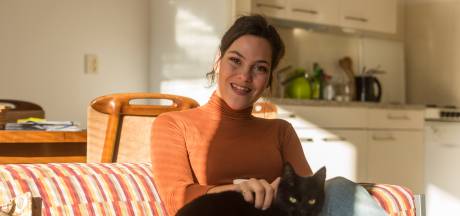 Roos (27) voelt de hele dag stroomschokken door haar lijf. ‘Die is niet goed wijs, denken mensen vaak’