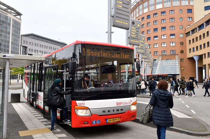Buslijn 1 naar het Soesterkwartier rijdt ook volgend jaar nog, zo besloten gemeente Amersfoort, provincie Utrecht en Syntus vorige maand samen. Wat wijkbewoners betreft, zou een kleinere bus een nog veel betere uitkomst zijn voor het tekort aan passagiers.