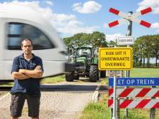 Dalfser boer Arjan kan onbewaakte overweg niet missen: ‘Niks gehoord van ProRail’