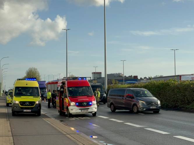 Lijkwagen betrokken bij ongeval op Boomsesteenweg in Wilrijk: bestuurder overgebracht naar ziekenhuis
