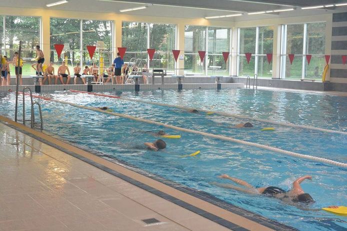 Herzele stelt de hogere tarieven in zwembad Bevegemse Vijvers voor inwoners van buiten Zottegem in vraag.