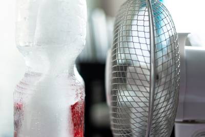 ‘Een bevroren fles water voor een ventilator werkt voor geen meter’