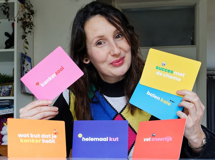 Lola Nouwens uit Boxtel maakt zogenoemde kankerkaarten.