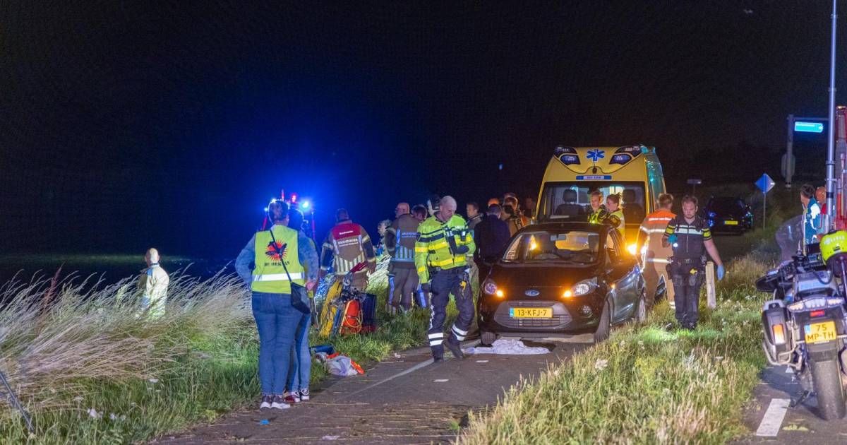 Drie doden na botsing in Noord-Holland: ‘BMW zonk steeds dieper, een slachtoffer kon ik er nog uittrekken’.