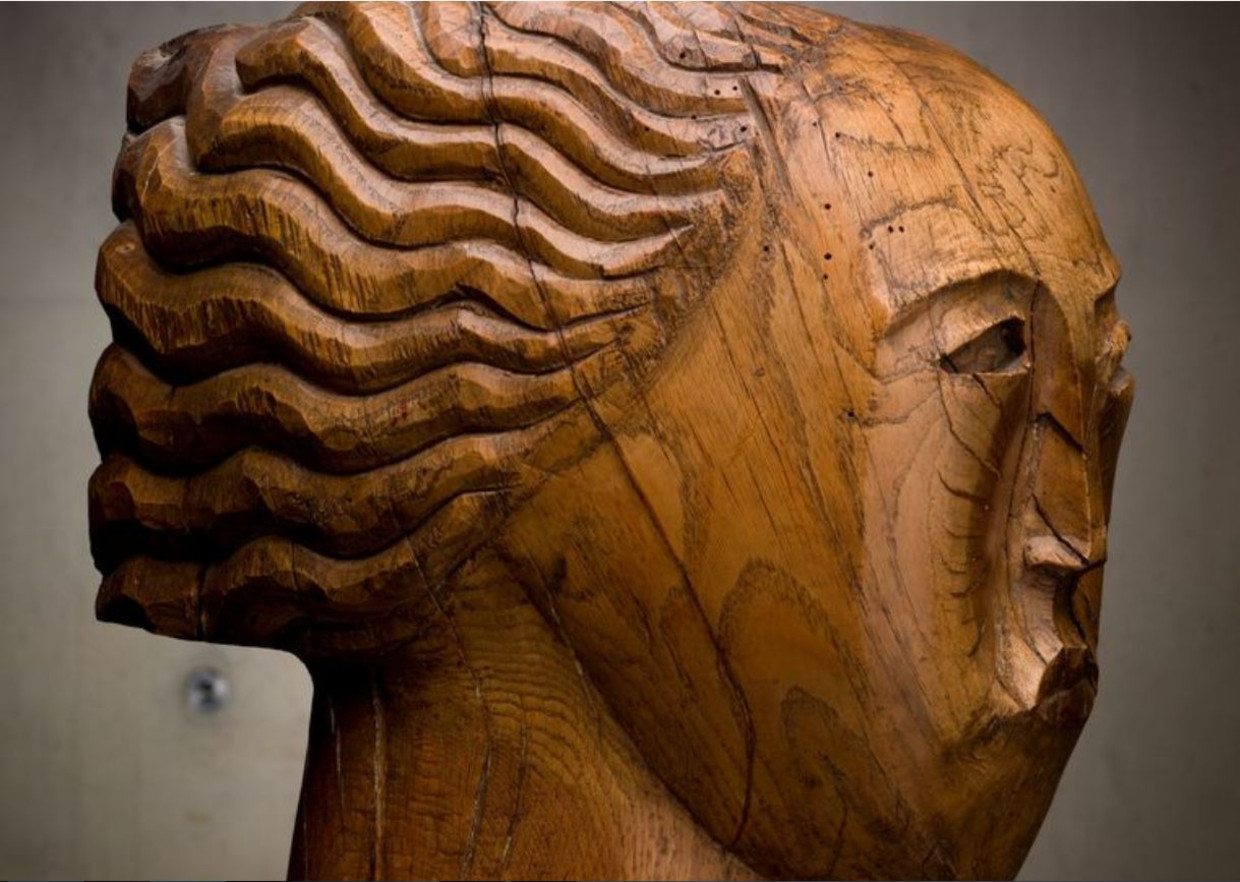 De houten vrouwenkop in van Zadkine. Beeld Beelden aan Zee