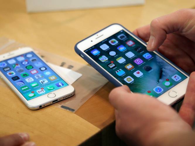 Misnoegde gebruikers klagen Apple aan voor opzettelijk vertragen oudere iPhones