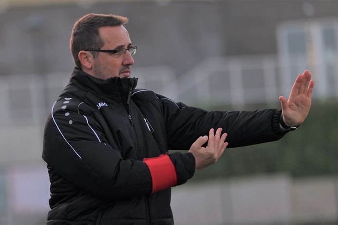 Coach Peter Everaerts wil met VK Linden in het spoor van leider Kampenhout blijven.