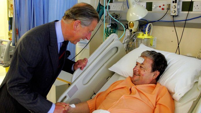 In 2005 kreeg Tulloch bezoek van prins Charles nadat hij gewond was geraakt bij de terroristische aanslagen die Londen dat jaar troffen.