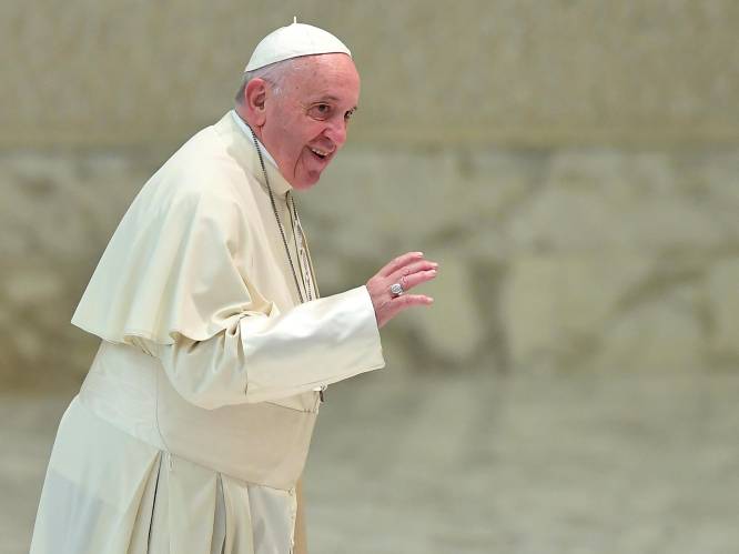 Paus Franciscus looft rol van moeders wereldwijd tijdens nieuwjaarsmis en herinnert politici eraan het “algemeen welzijn” te dienen