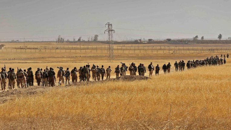Koerdische strijders rukken op in Nawran, 10 kilometer ten noordoosten van Mosul. Beeld afp