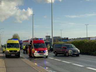 Lijkwagen betrokken bij ongeval op Boomsesteenweg in Wilrijk: bestuurder overgebracht naar ziekenhuis