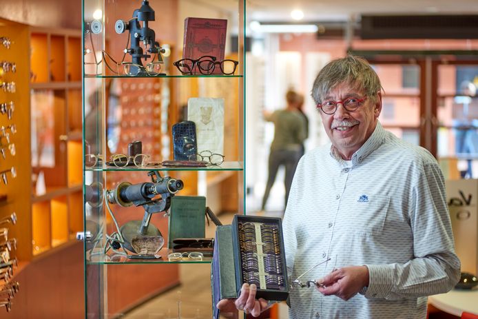 Van Hout Optiek in Veghel na ruim 125 jaar uit de familie; Theo is met