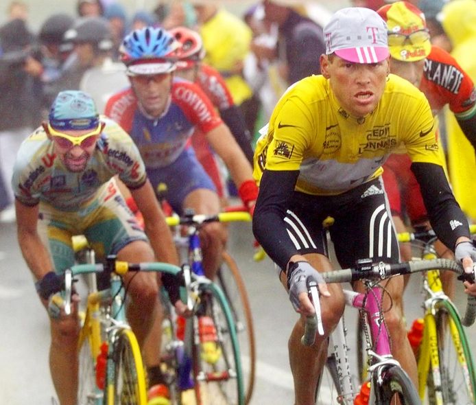 27 juli '98: Pantani rijdt Ullrich uit het geel: die dag werd z'n carrière er één van steeds minder hoop op beterschap.