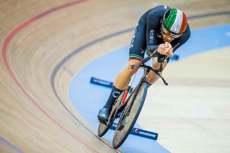 Filippo Ganna (26) heeft het werelduurrecord verbroken.  Beeld AFP