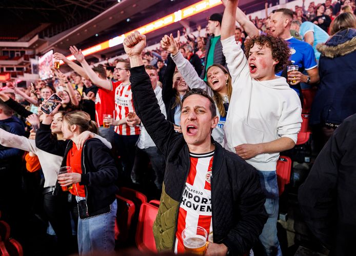 PSV-supporters vieren hun