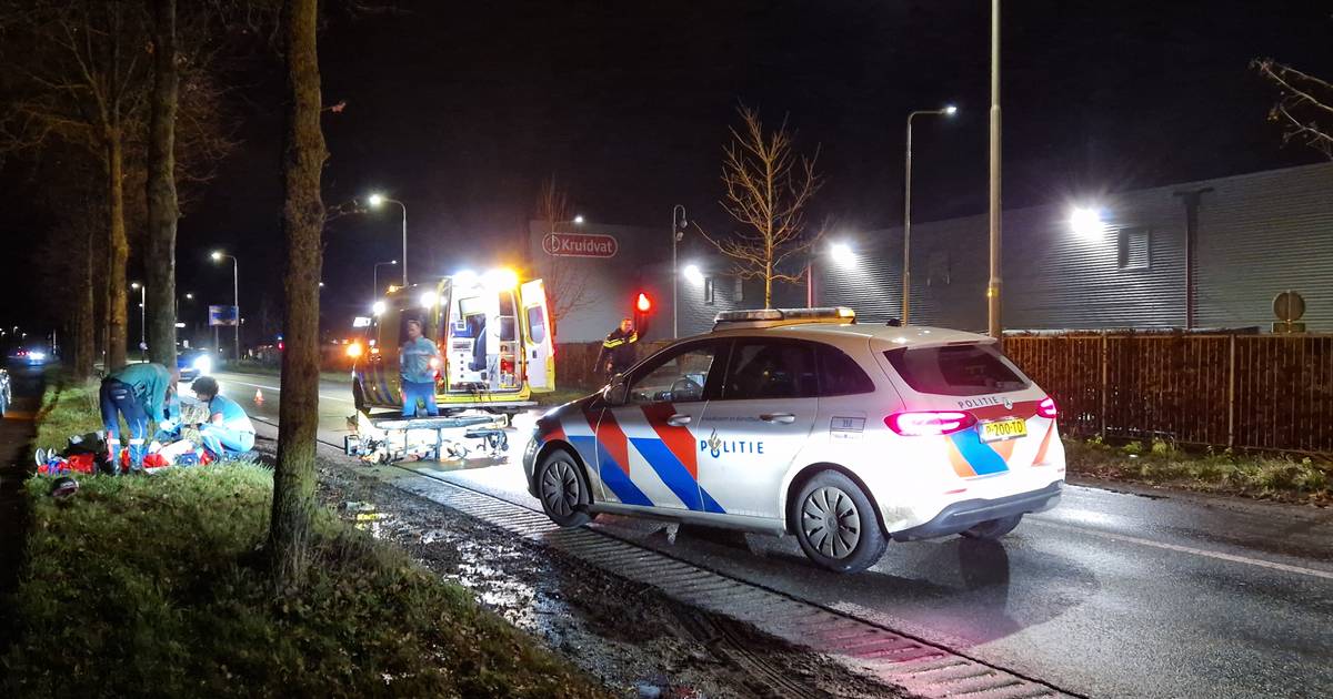 Voetganger naar het ziekenhuis na aanrijding met scooter in Heteren.