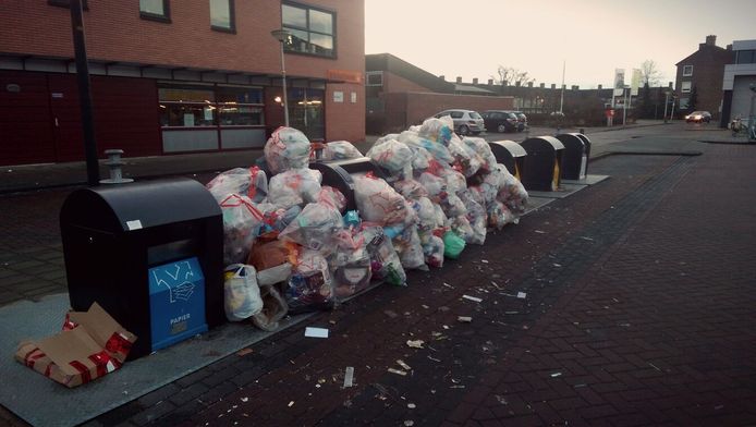 Ingestuurde foto van rotzooi rond milieuplein in Enschede