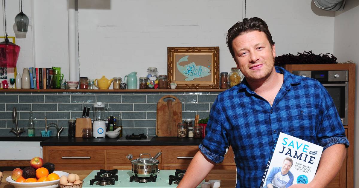visueel Ongeëvenaard Bowling Jamie Oliver bracht 26 kookboeken uit: “Maar zelf geen letter op papier  gezet” | Celebrities | hln.be