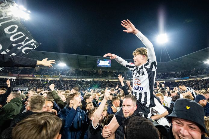 Van uitzinnig kampioensfeest in de stad tot boze fans op de