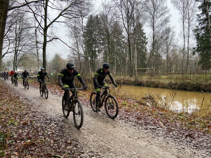Illustratiebeeld mountainbiken.