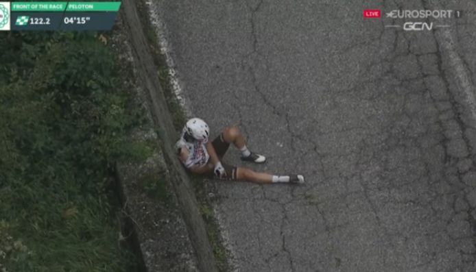 Cosnefroy zit aan de kant met een schouderblessure na een val in de Ronde van Lombardije.