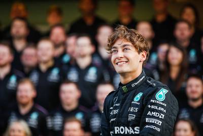 LIVE F1 ABU DHABI. George Russell snelste in eerste vrije oefensessie
