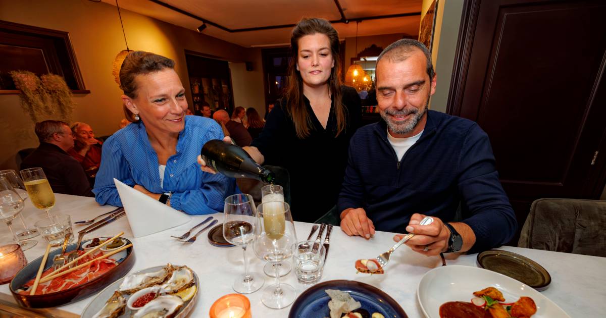 Bij Brasserie Valentijn kijk je zo vanaf elke tafel de natuur in