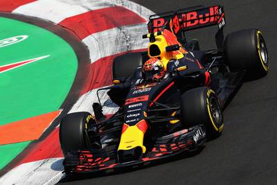Verstappen verbetert baanrecord en is snelste in laatste training