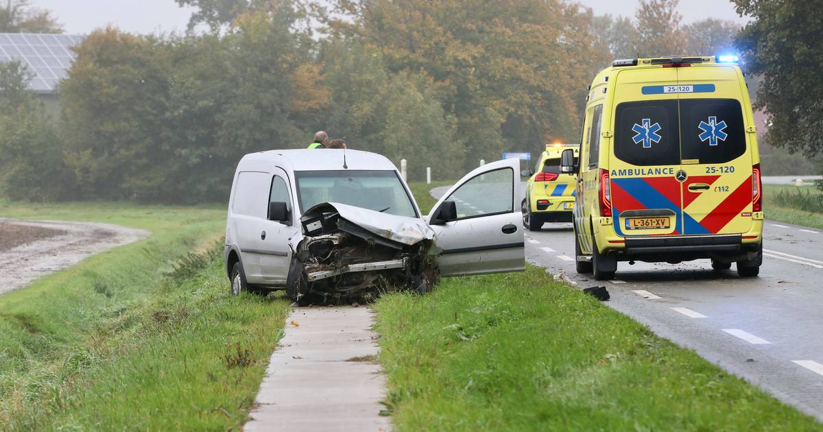 Bestelauto belandt op fietspad bij eenzijdig ongeval in Marknesse.