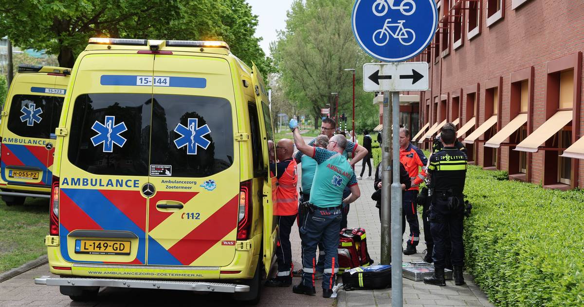 Fietser naar ziekenhuis na eenzijdig ongeval op Ierlandlaan in ...