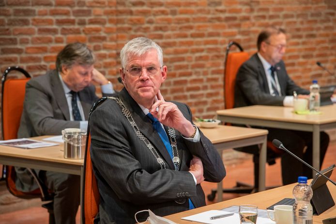 André Baars krijgt de zwartepiet, in het raadsonderzoek naar drie hoofdpijndossiers in Ermelo. Zelf is de vorig jaar opgestapte burgemeester echter niet bevraagd.