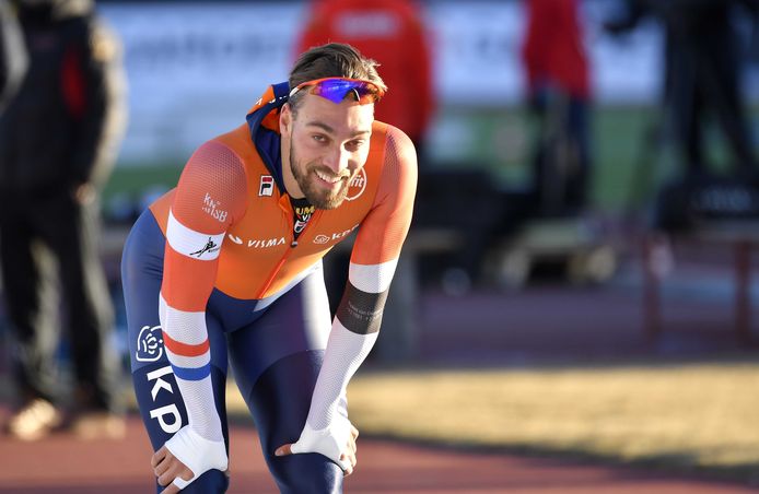 Kjeld Nuis na de 1000 meter waarop hij gediskwalificeerd is, tijdens de EK sprint in Collalbo.