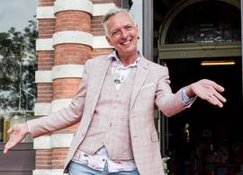 Martien zorgt met nieuw accessoire voor hilariteit bij kijkers Chateau Meiland’