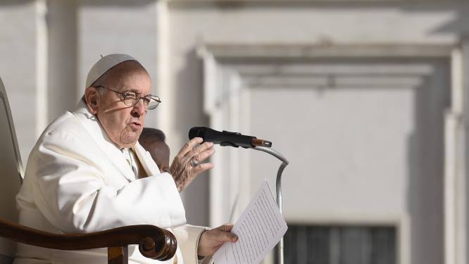 Le pape François souffre d’une infection respiratoire et va rester hospitalisé “quelques jours”