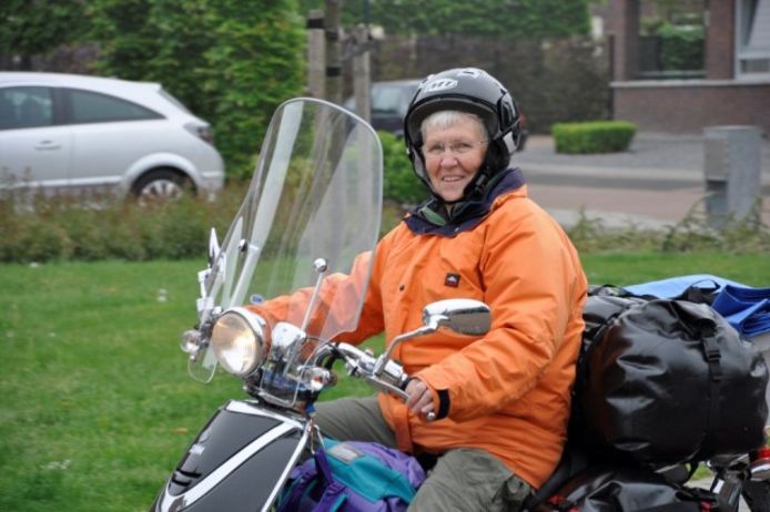 Mariet van Zoggel tijdens een eerdere scootervakantie.
