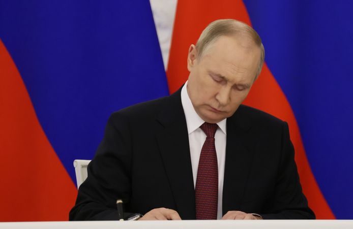 Afgelopen vrijdag werd de annexatie officieel aangekondigd. In het Kremlin vond toen een speciale ondertekeningsceremonie plaats.