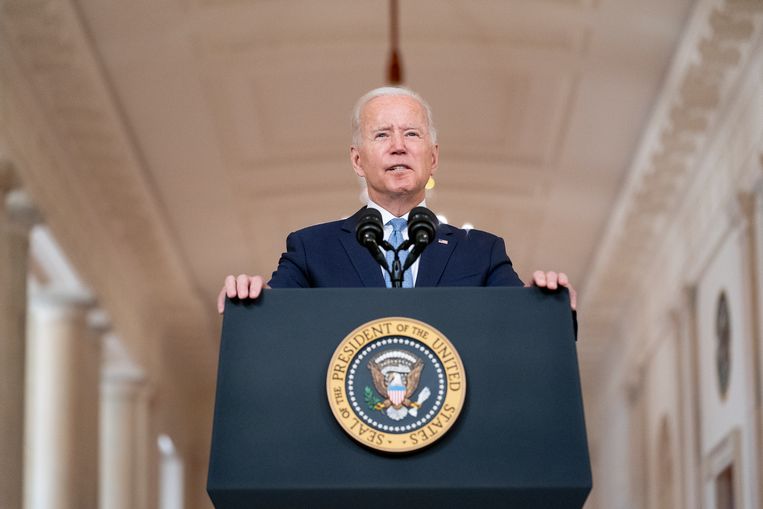‘Het enige wat president Biden wilde, was de Amerikaanse troepen zo snel mogelijk uit Afghanistan weghalen. Het zal de rest van zijn ambtstermijn overschaduwen.’ Beeld BELGAIMAGE
