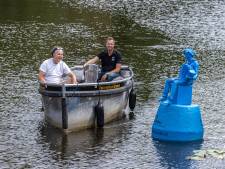 Deze bijzondere boeien in stadsgracht Zwolle moeten bootbestuurder oplettender maken