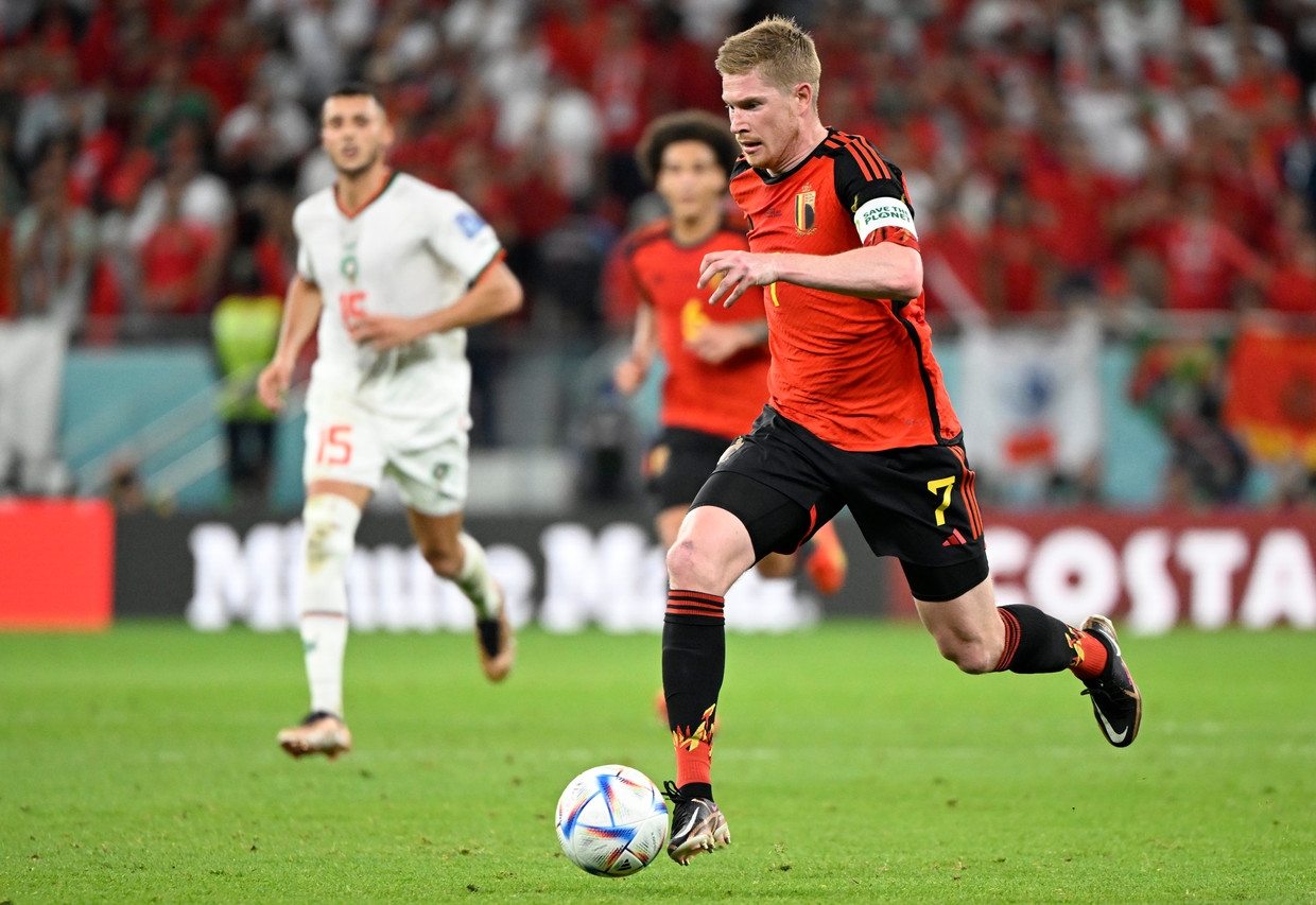 Kevin De Bruyne in het Al Thumama-stadion in Doha. Beeld Photo News
