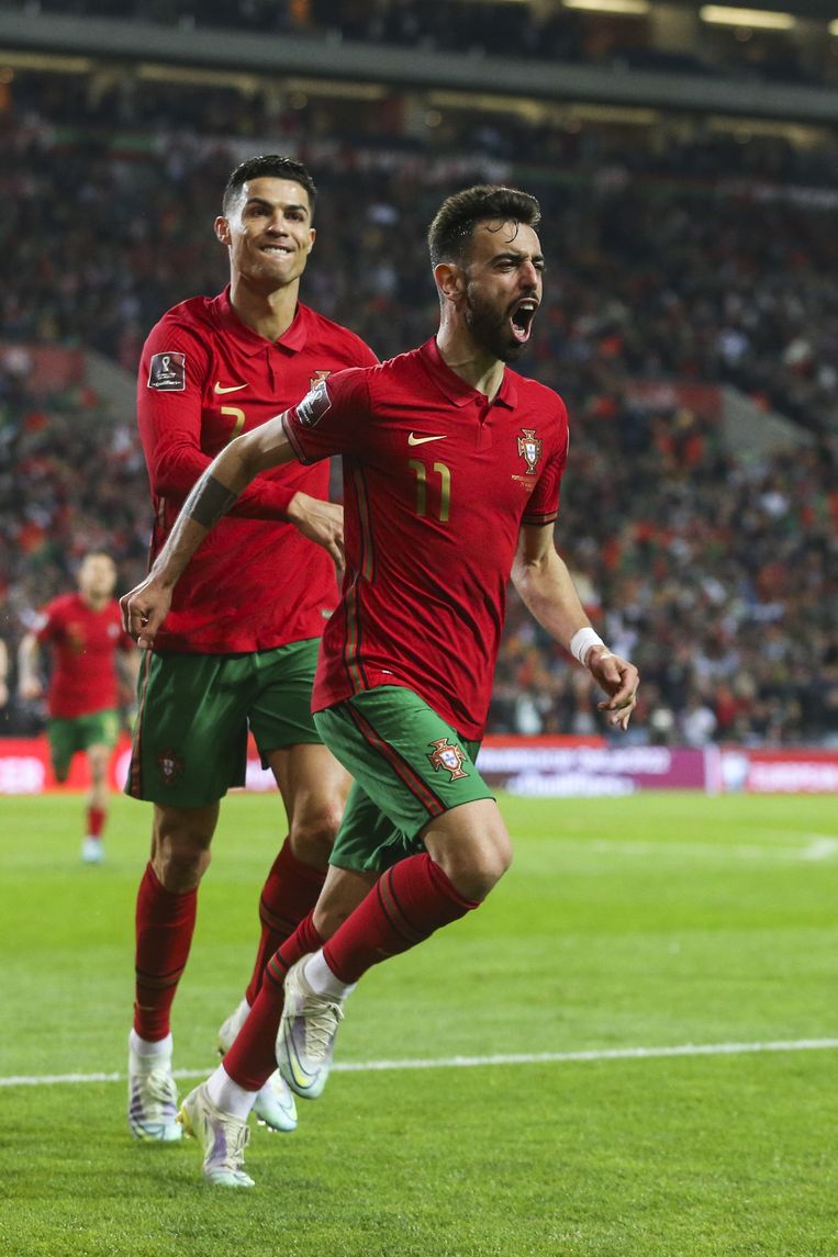 Bruno Fernandes en Cristiano Ronaldo zijn de grootste sterren in de Portugese selectie. Beeld ANP / EPA