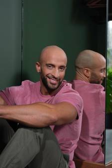 Acteur Walid Benmbarek over dubbele baan: ‘Werkte plafonds af, friste me op en dook de set op’