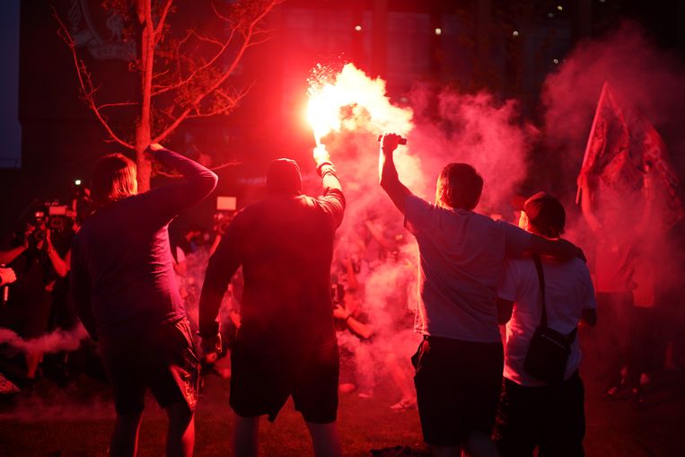 Liverpool-fans vieren donderdagavond het landskampioenschap. Beeld Getty Images