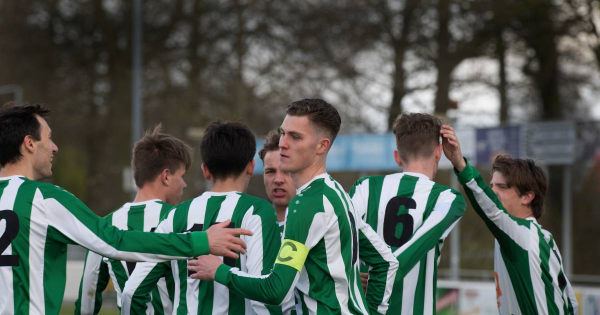 Hattrickheld Van Dijken (Tricht) zit Van Essen (TEC) meteen op de hielen - De Gelderlander
