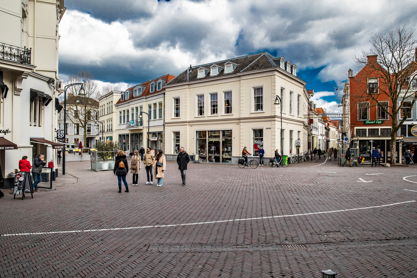 Man 40 Raakt Gewond Na Geweldsincident In Deventer Verdachte Weer Op 