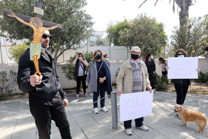 Demonstranten protesteren tegen de Cyprische songfestivalinzending.