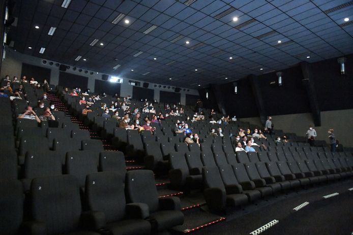 Door het hoge energieverbruik en de schoonmaakkosten is het verhuren van cinemazalen aan particulieren niet rendabel.