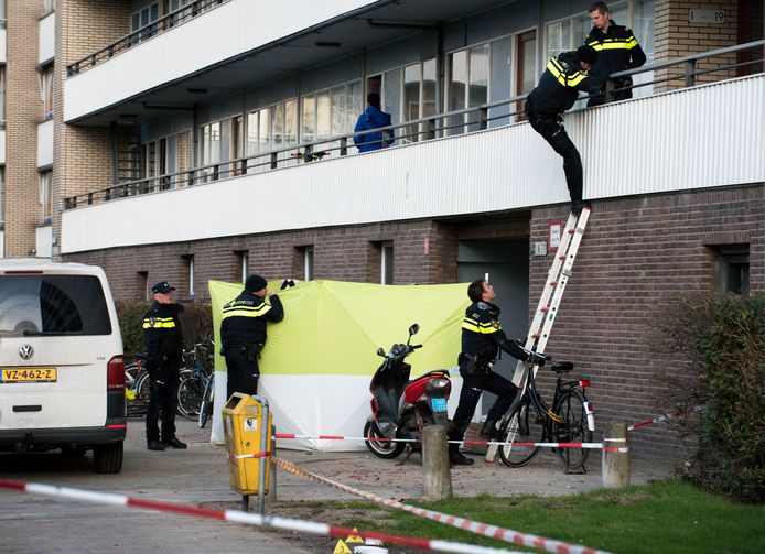 De politie onderzoekt de moord op Hakim Changachi aan de Faustdreef in Utrecht.